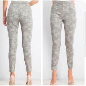 Spanx Jean-ish Leggings in Stone Wash‎ Camo Size Medium